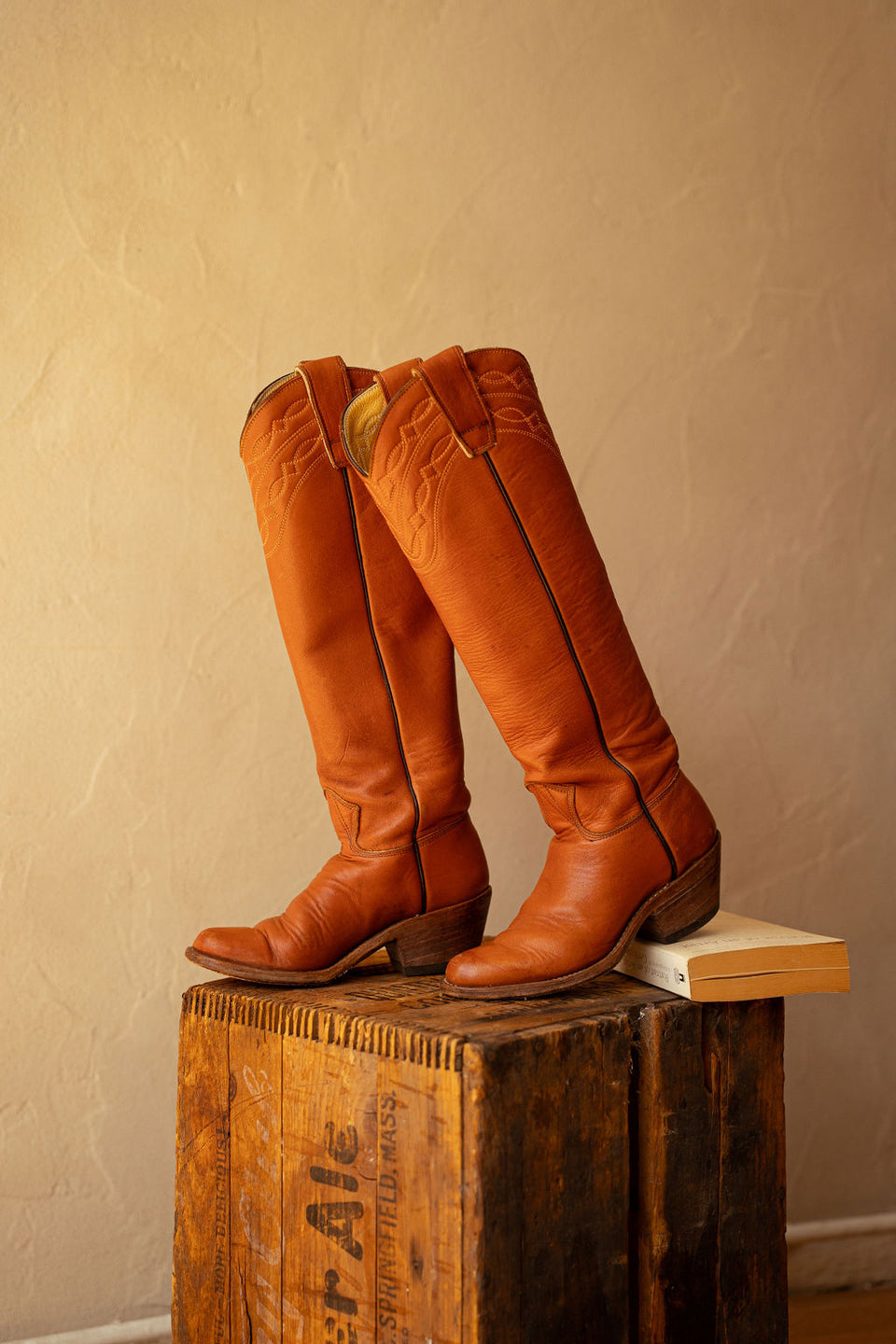 1977 Stewart Boots size 6 Sienna leather  2.5" heel